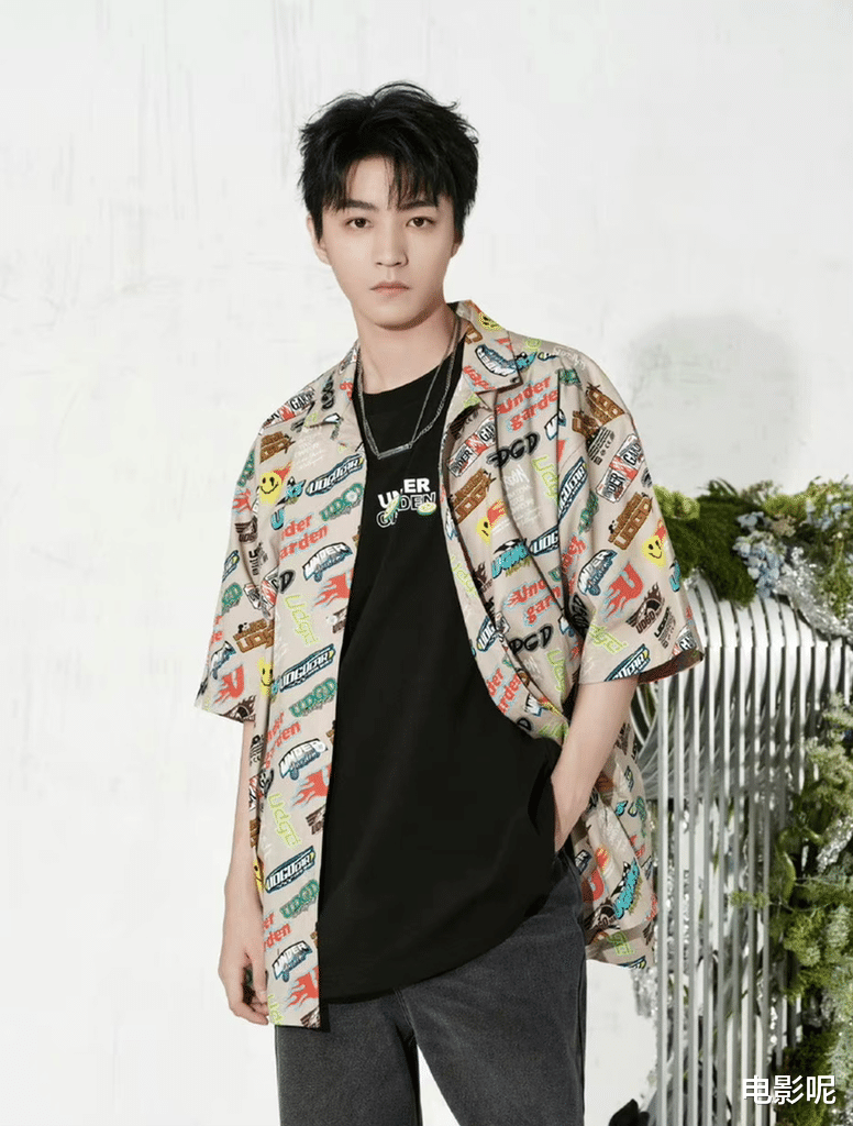 冰封|王俊凯大学老师称,小凯边拍《重生之门》边写论文,侧面澄清谣言