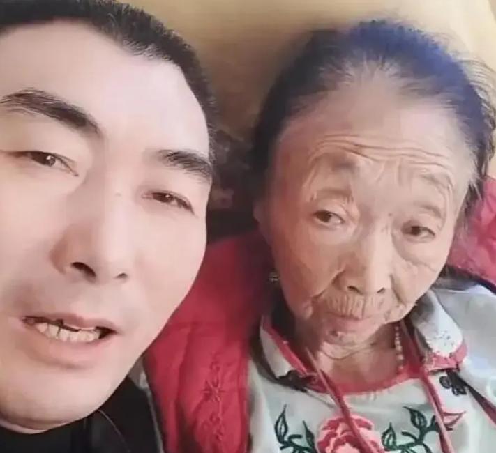 86岁马玉琴成摇钱树?重病未愈被拖着营业,面色苍白被疑时日无多