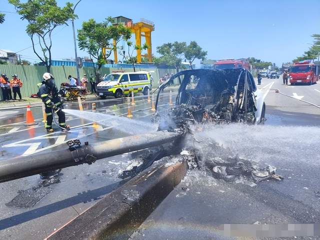 林志颖|林志颖突发车祸!车身瞬间起火燃烧,被拉出时满脸鲜血无法说话