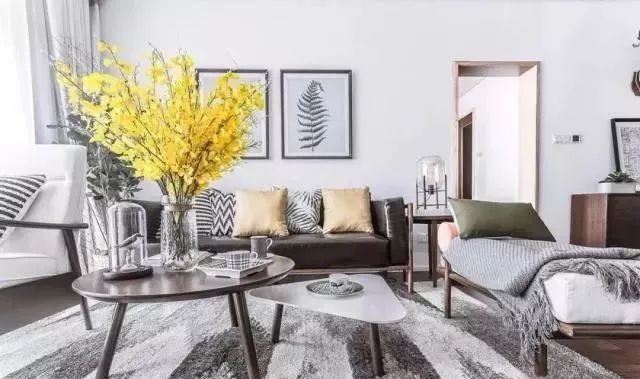 140平三居室,客厅不要电视墙,装一整面书柜,最彰显气质!