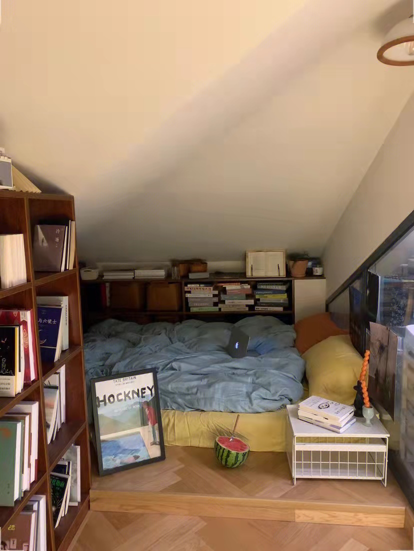 房子没有阁楼,那就自己造一个,她家的阁楼小窝好有安全感