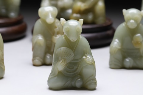 翡翠|回流 舊藏和田玉籽料“十二兽首”一套  .