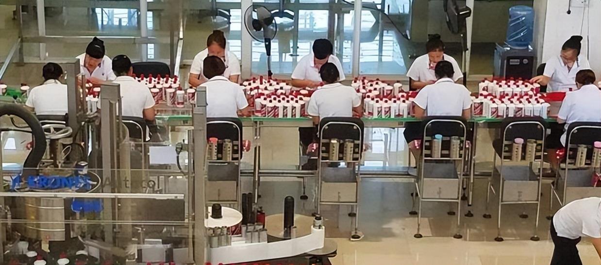 穿衣搭配|国企开启招聘,正式员工月薪8千,部分岗位还包含七险二金