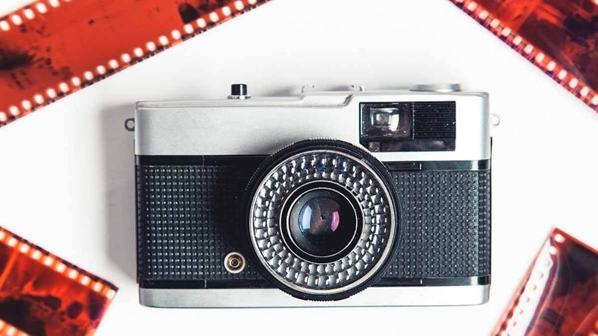 为什么胶片机再次成为摄影爱好者追捧的对象,什么类型的胶片机适合新手?