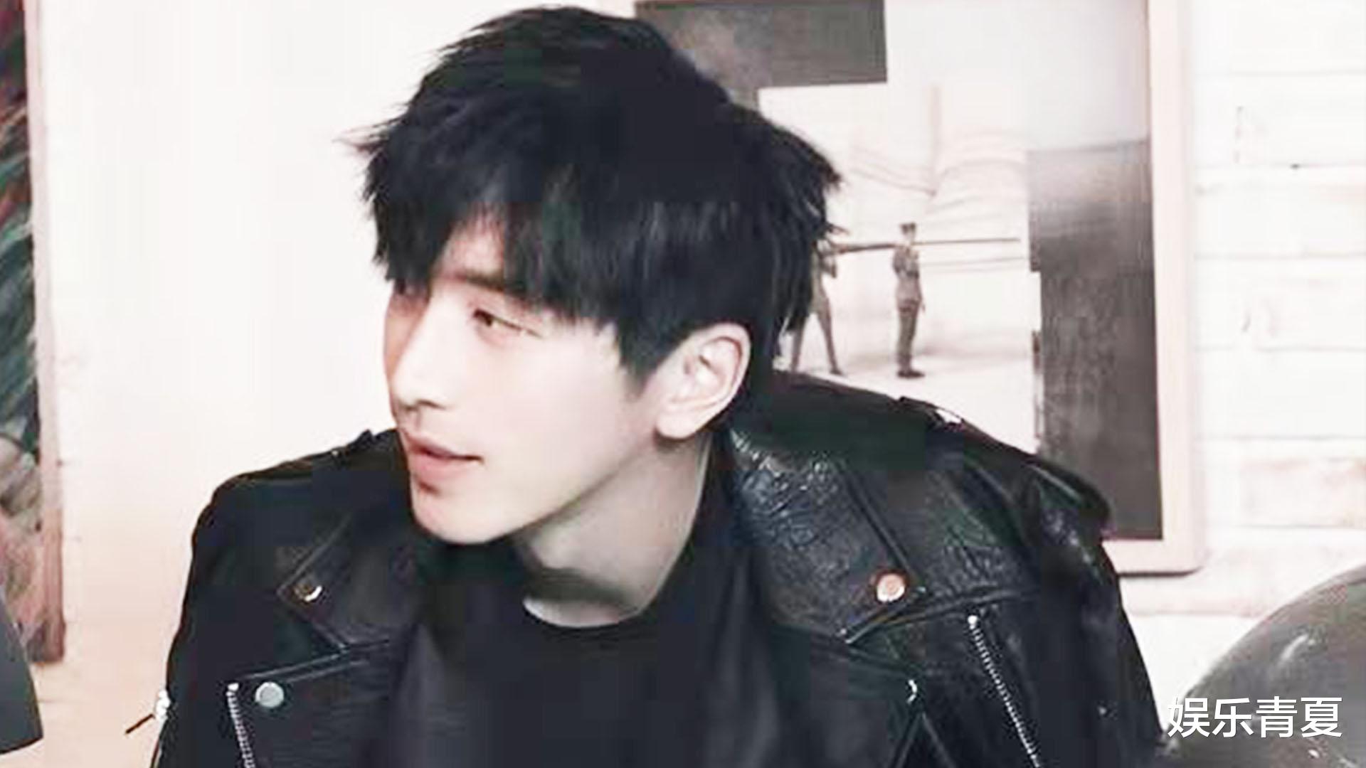 白客|白客片场爱唱《再回首》,马思纯笑点很低,分享《江照黎明》“诚楠”动心时刻