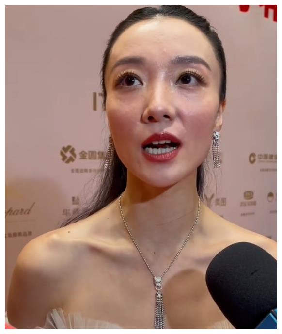 金鸡奖幕后：8位女星真实样貌曝光，高圆圆老态明显，杨颖痘痘肌