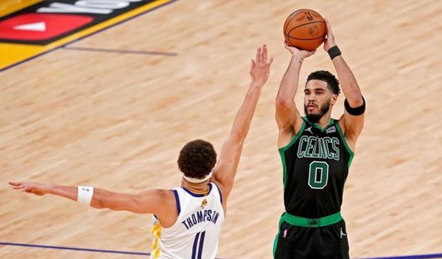 NBA晚报:小斯挺詹皇再夺冠,绿军搞盘外招,埃文斯进勇士训练营