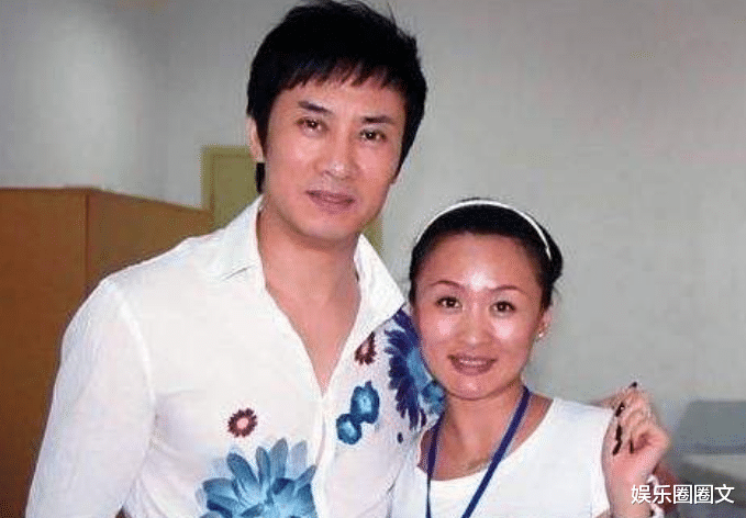 娱乐圈|军旅歌手江涛：穷小子娶富家女，爆红依旧不忘初心，将妻子宠成宝