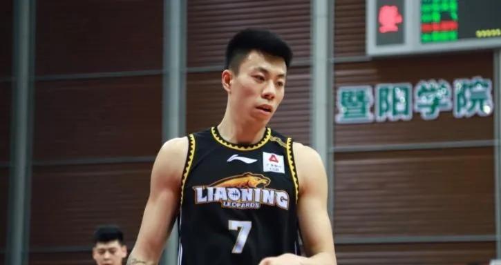中国男篮|中国男篮大换血！后卫唱主角，锋线迎新人，内线成软肋