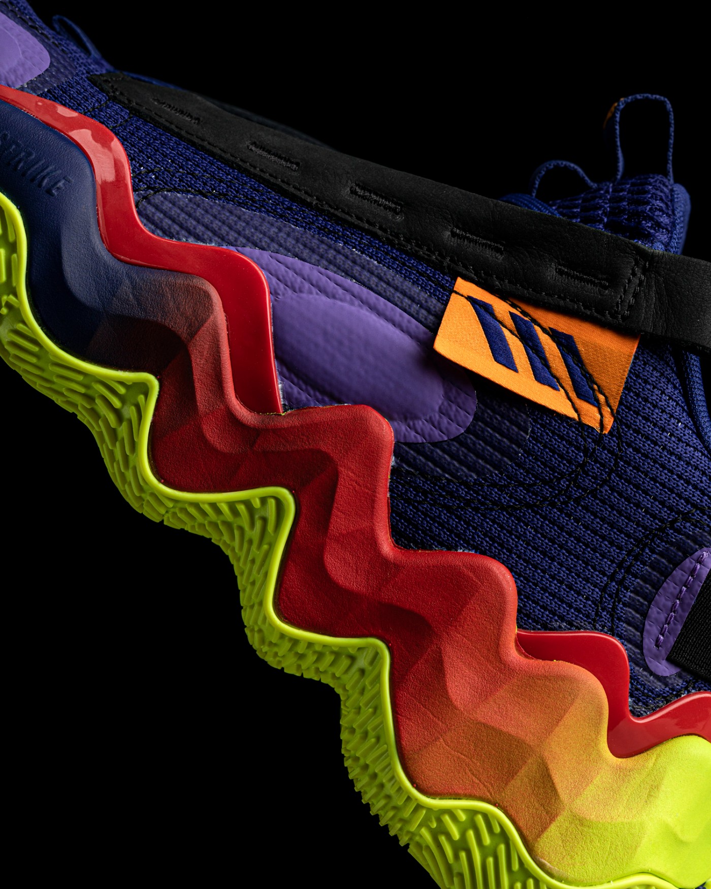 今年长这样的鞋都火了！阿迪这双是我见过「最怪」的！上脚立马被围观！