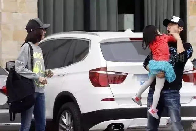 袁泉|袁泉夏雨夫妻罕同框,相伴20年复合结婚再未分,如今高甜