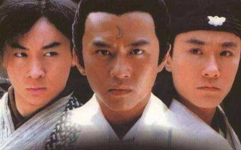 包青天|四个版本的包青天，其他三版都很帅气，只有他的扮相像“猿猴”