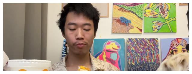 后继有人|吃个桃桃后继有人，王甜心凭矫揉造作出圈，真实身份是985高材生