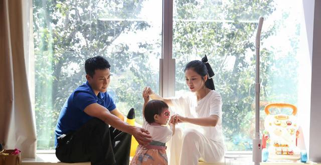 王灿|王灿中秋晒全家福,疑似杜淳母亲罕见出镜