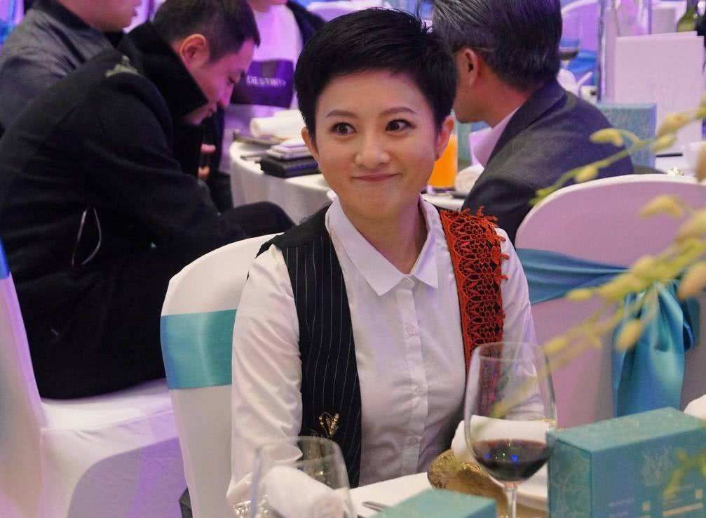 金铭|她是最小的“琼女郎”，出道就是巅峰，如今40多岁依旧孤身一人