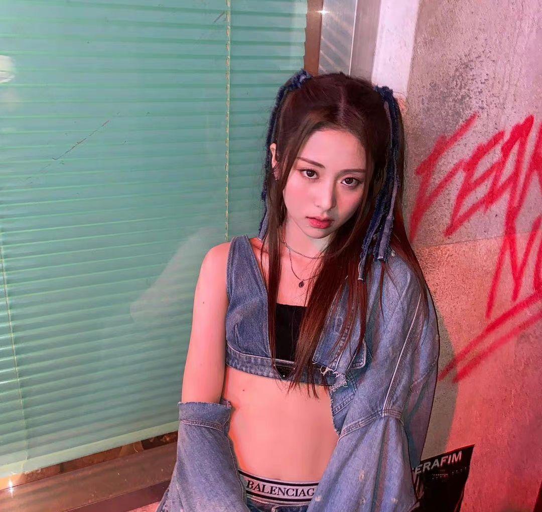 金采源|LE SSERAFIM取消两天的打歌,签售会延后,金采源和许允真出车祸