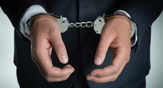 汽车|骗董明珠26亿，忽悠万达入局，这个高中学历的汽修工是怎么做到的