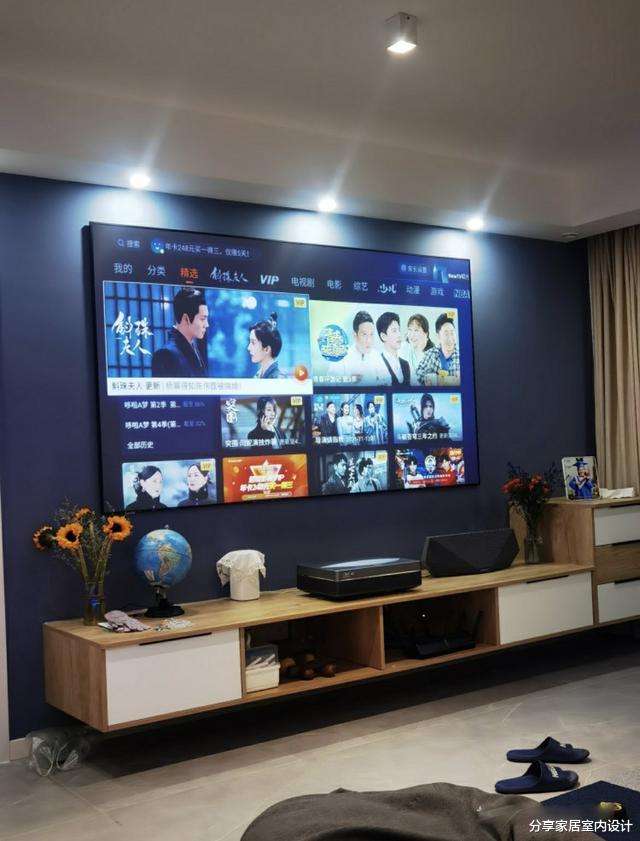 入住半年的新房，餐厅设卡座，沙发不靠墙很实用，看完全屋很治愈