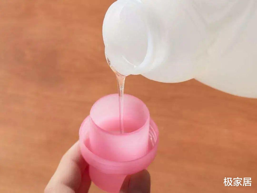 “洗衣液”跟“洗衣粉”哪种好用?内行人说出实情,幸亏没选错