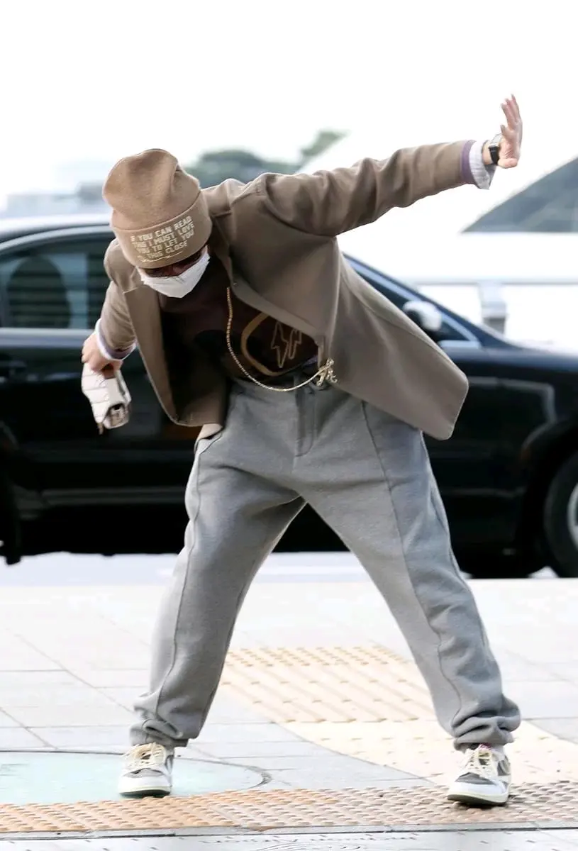 流行|韩国明星突然流行内裤外露,网友纷纷表示:搞不懂现在的时尚