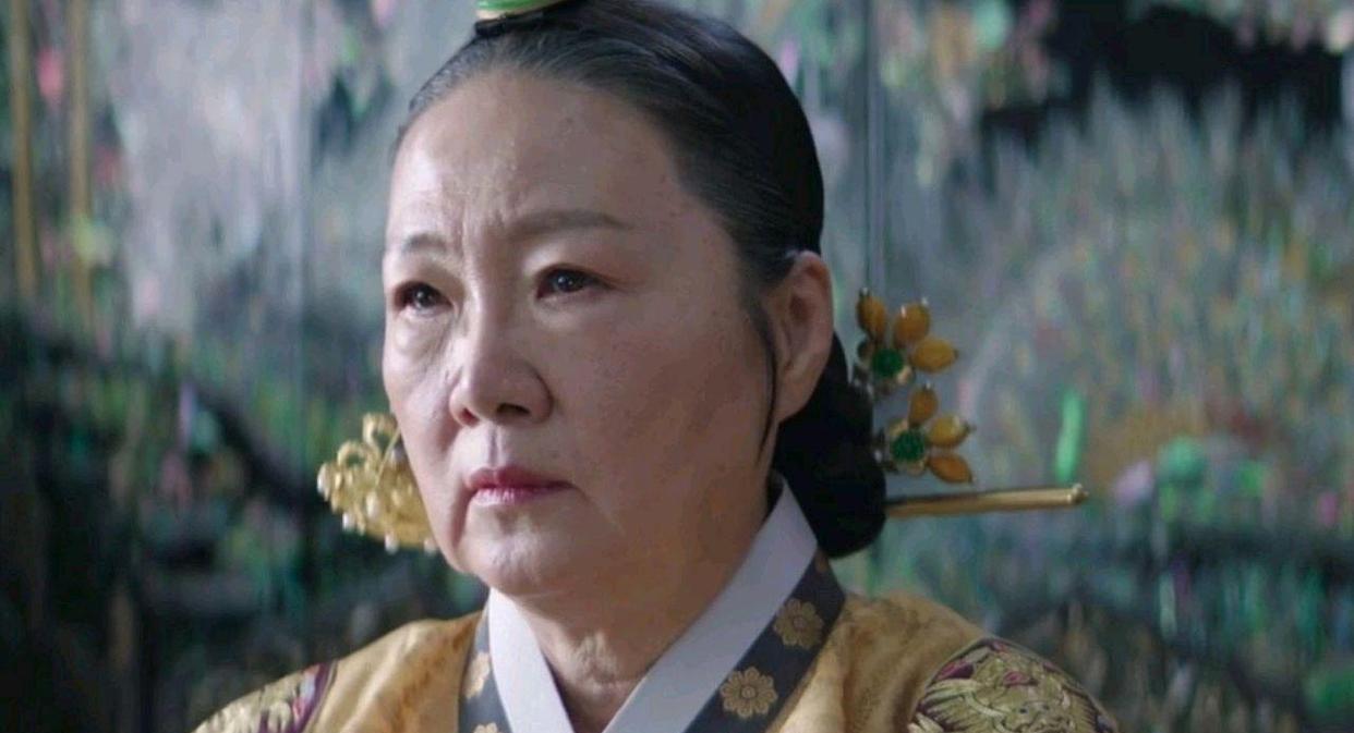 王后伞下|冤冤相报终不了，《王后伞下》第14集：杀害世子的凶手是在复仇