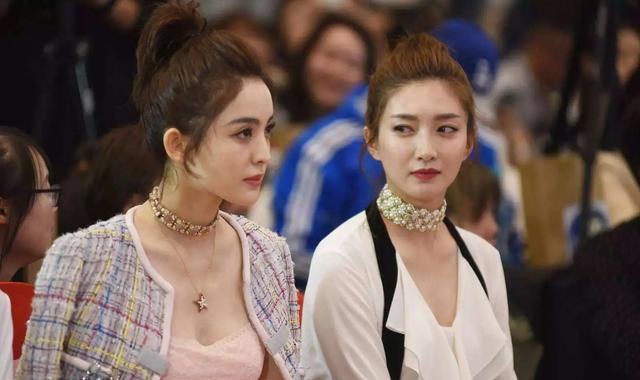 江疏影|演员江疏影深夜逛街，与助理3人共吃冰淇淋，闲来插画练舞晒宠物