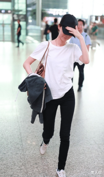 车晓|车晓厉害之处是气质把握得很棒,排骨胸看似瘦过头,穿衣却很高级