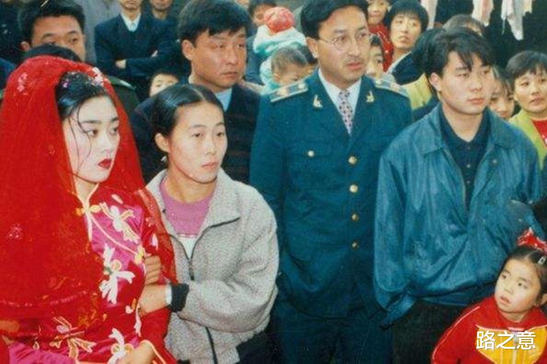 婆婆收养一对双胞胎,竟导致女子毒死三子女!2002年东莞杀子案