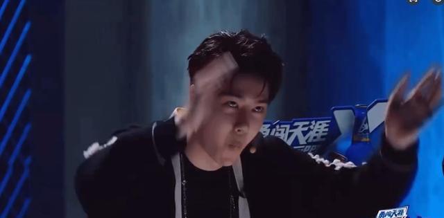 王一博|《这就是街舞5》中,舞者的作品是一个爱情故事,王一博现场磕糖