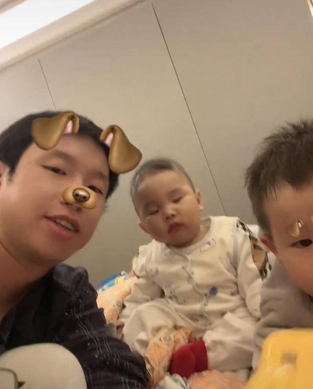 德云社|德云社烧饼晒娃,粉丝直呼饼哥基因强大,烧饼:厉害不厉害