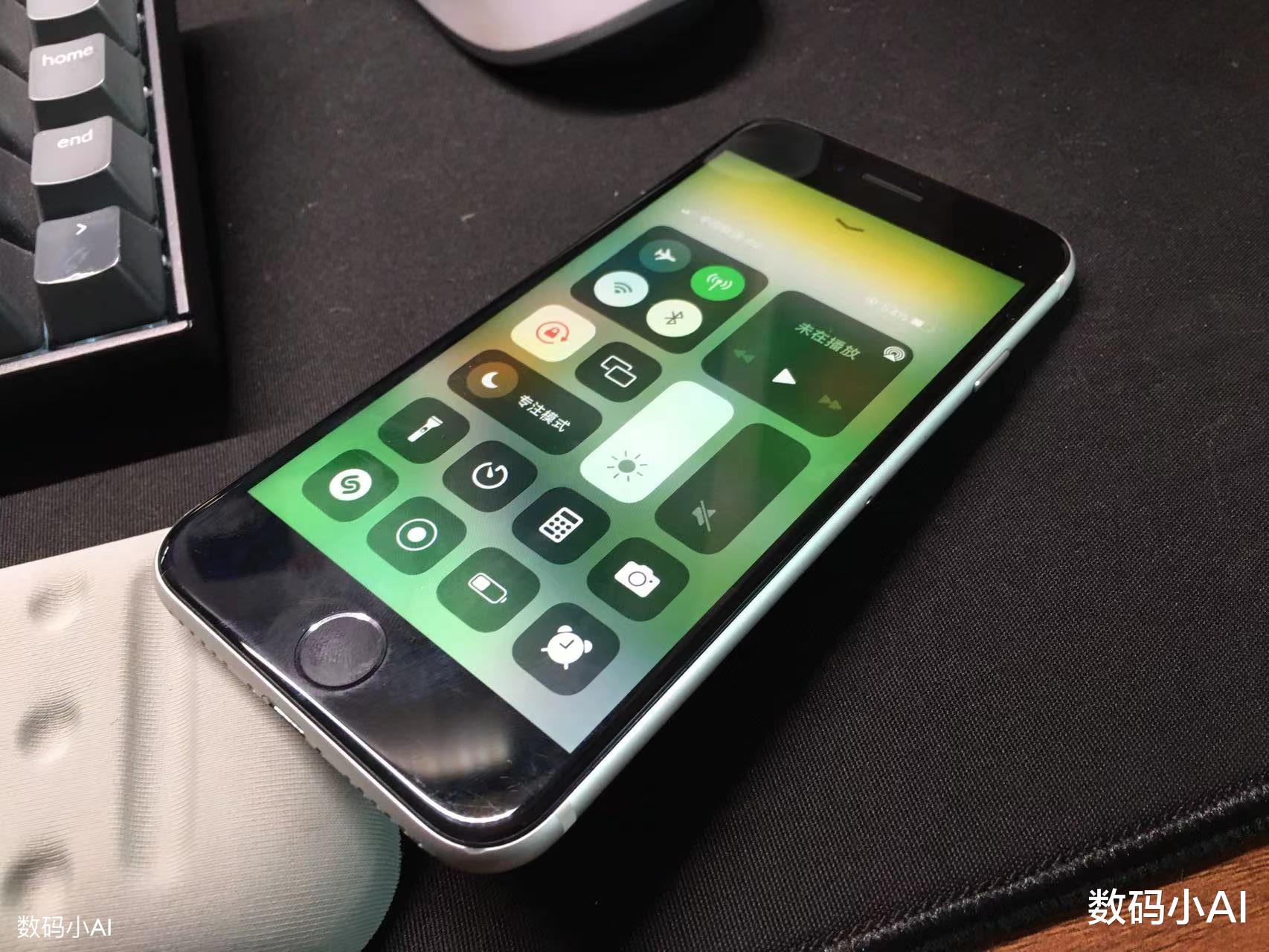 iPhone SE3价格偷跑，连手机壳都上架了