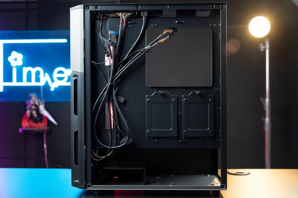 机箱|二百机箱,三百电源,我居然配了700多霓虹线