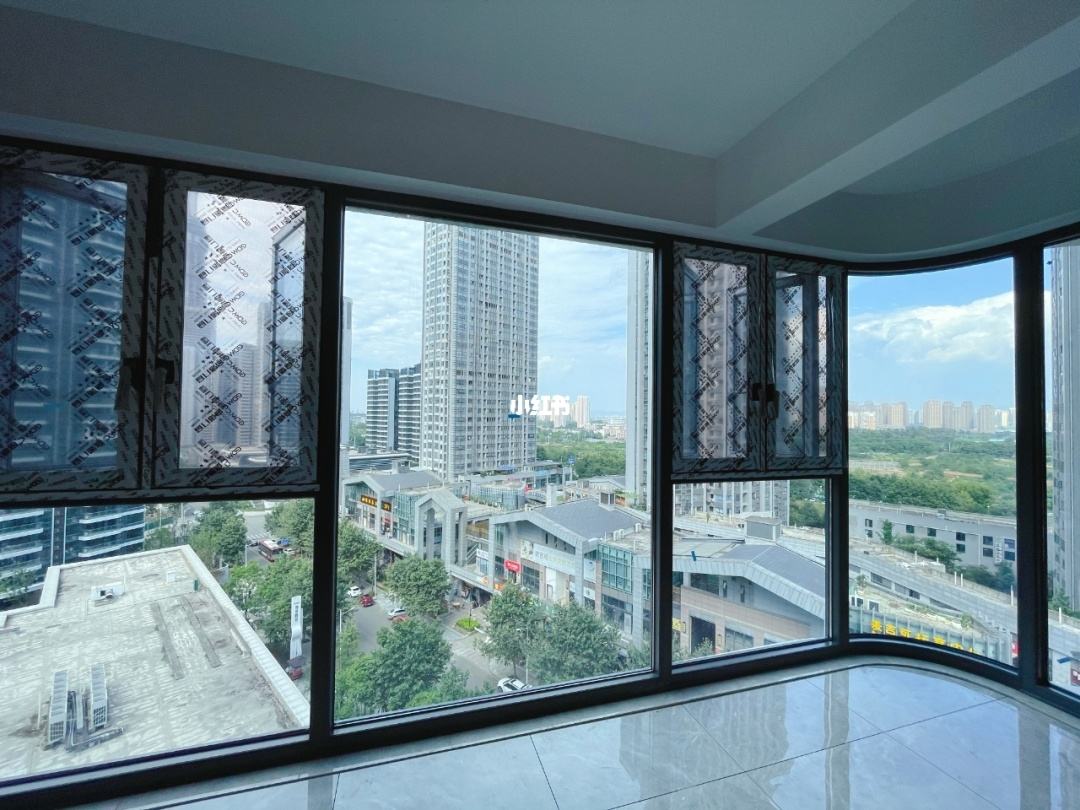 为什么年轻人不愿意封阳台,落地窗真的好吗?听听装修师傅怎么说