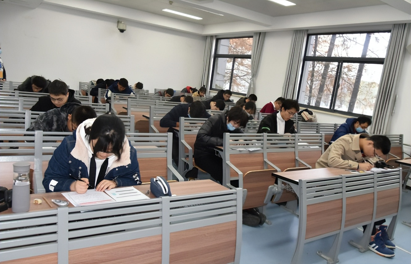 大学生|父亲讲述985毕业的儿子引发共鸣，本以为可以享福，不曾想是啃老