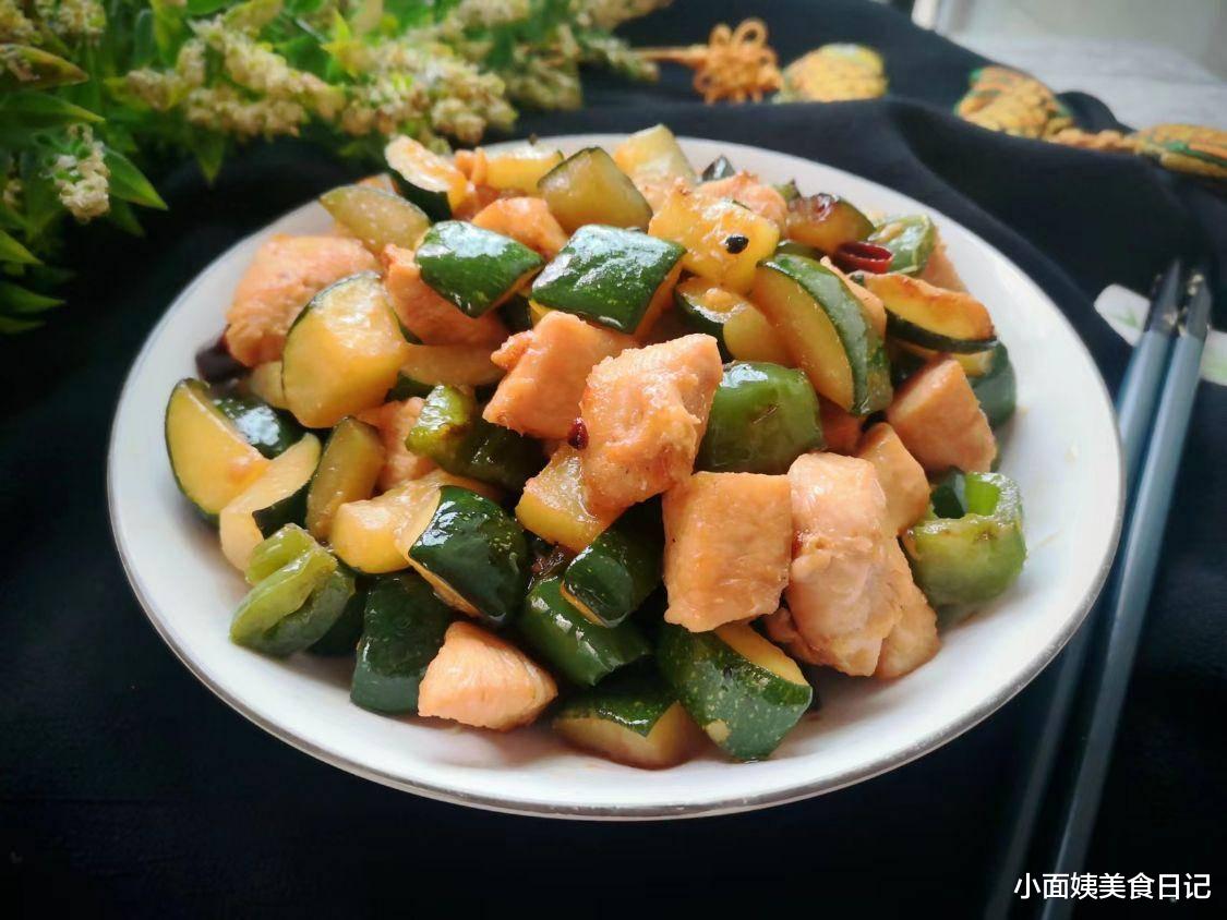 深秋,黄瓜苦瓜靠边站,建议吃这瓜,润肺养胃,热量低,营养佳!