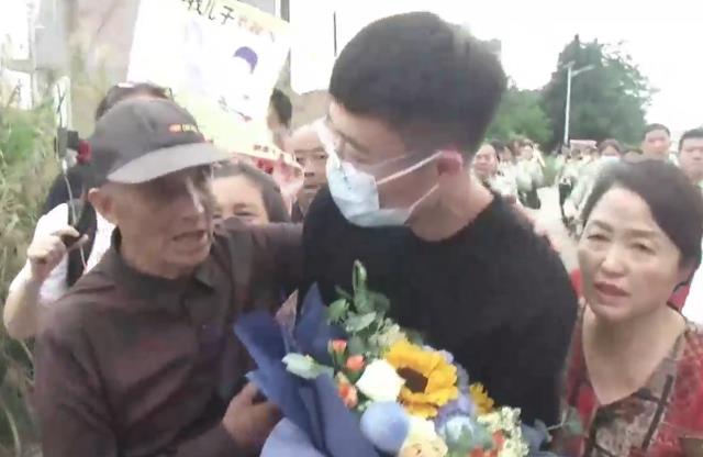太猖狂!梅志强放弃亿万家产迁户口后,买家被曝威胁、骚扰梅爸