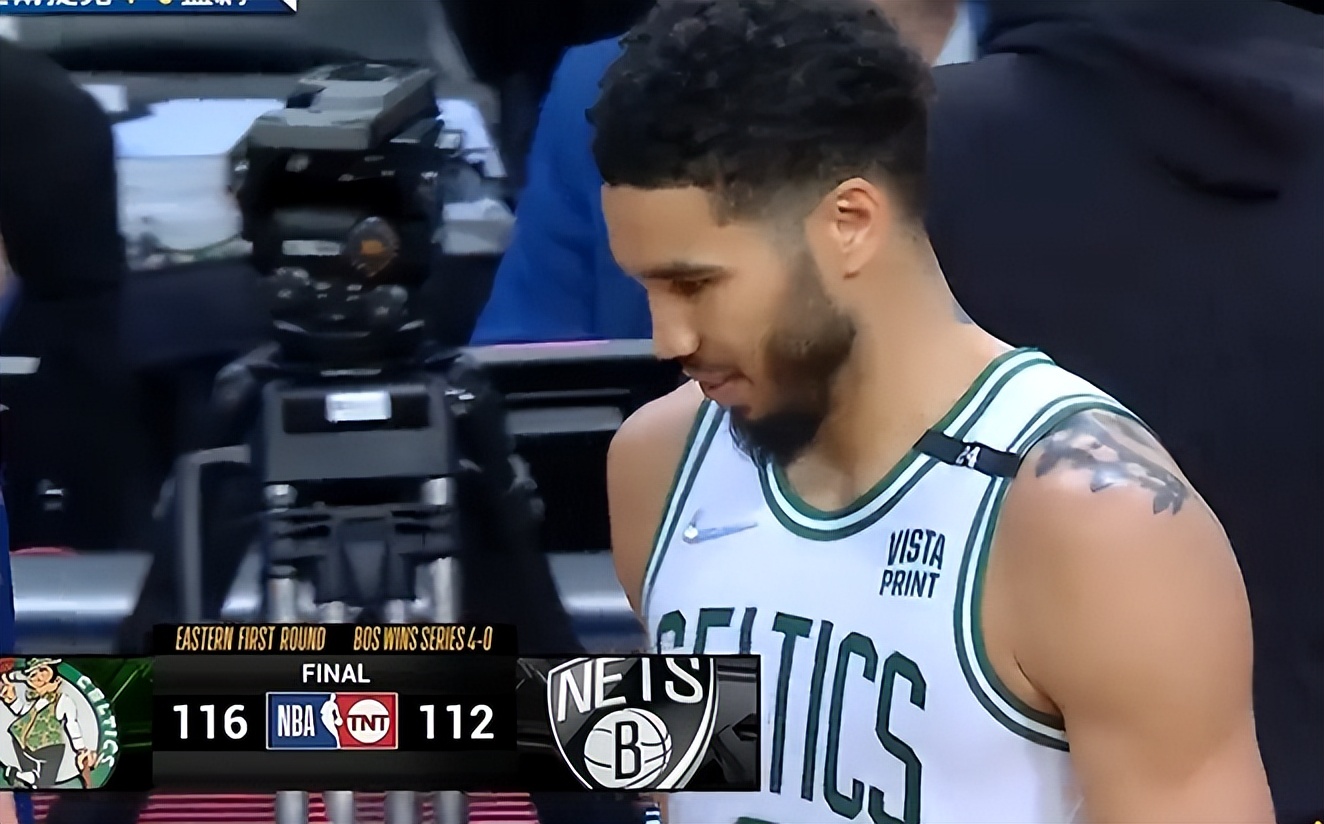 篮网队|0-4！NBA夺冠热门遭横扫，双巨创耻辱纪录，主场一片死寂