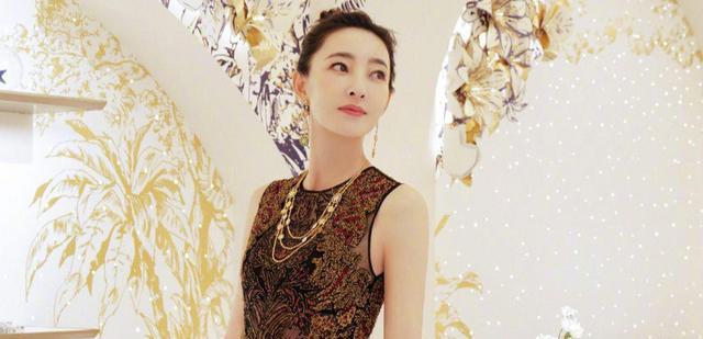 王丽坤|王丽坤豪宅名车资产冻结,被曝正与诈骗老公协商离婚