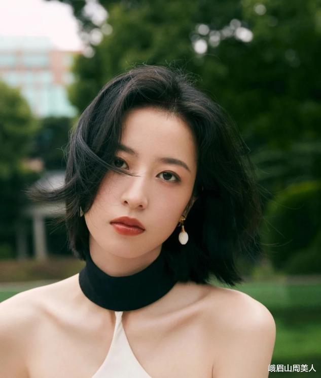 奔四奔五的女人,就放弃黑长直吧!这4种“减龄短发”太洋气了