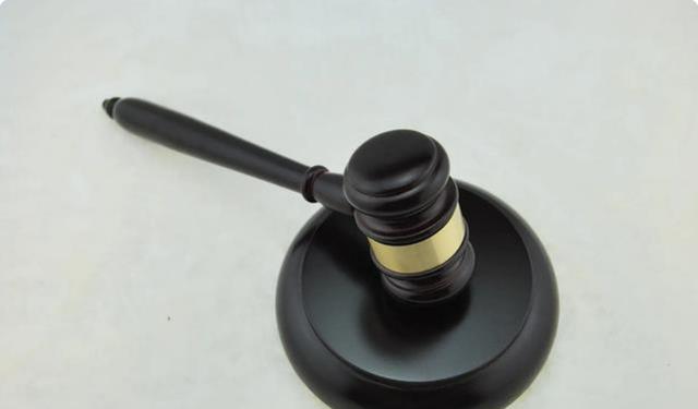 纪实：24岁男子与44岁女房东同居，在其怀孕后男子卷走钱财离去