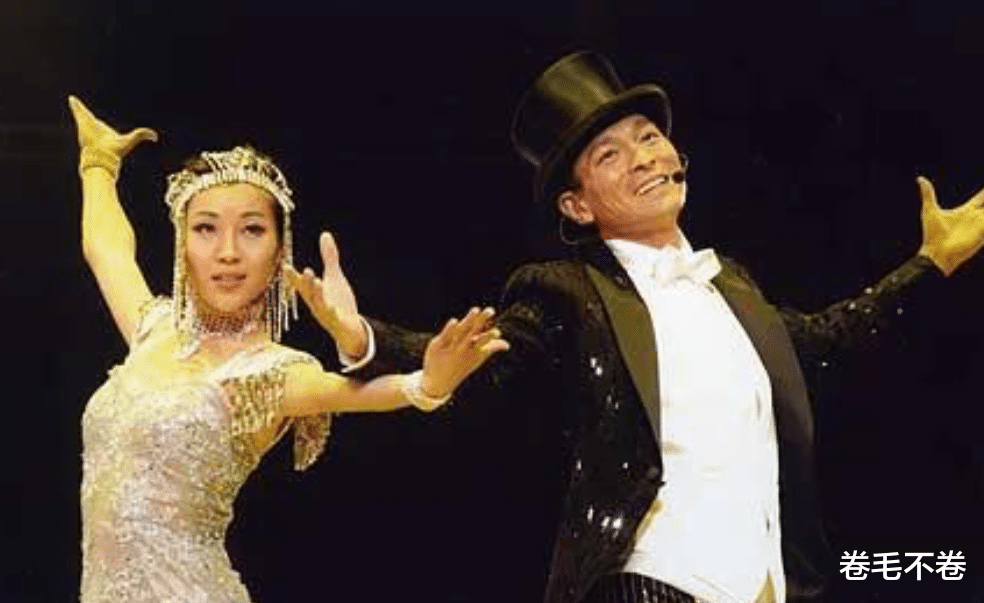 刘德华|她陪了刘德华25年,41岁仍未婚,眼睁睁看着他娶了别人