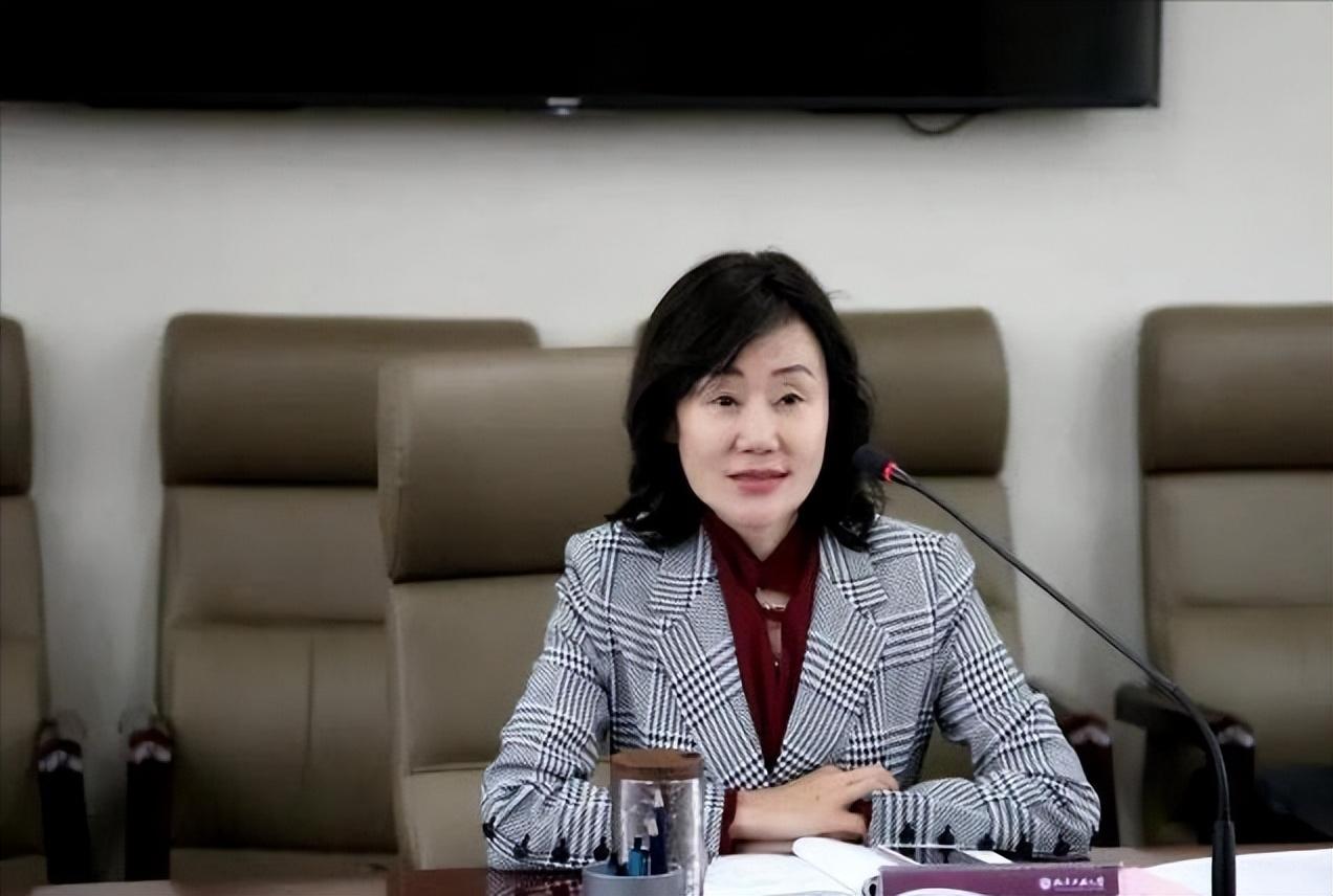 美女副校长落网:开跑车在学校高调进出,起底权色交易上位史