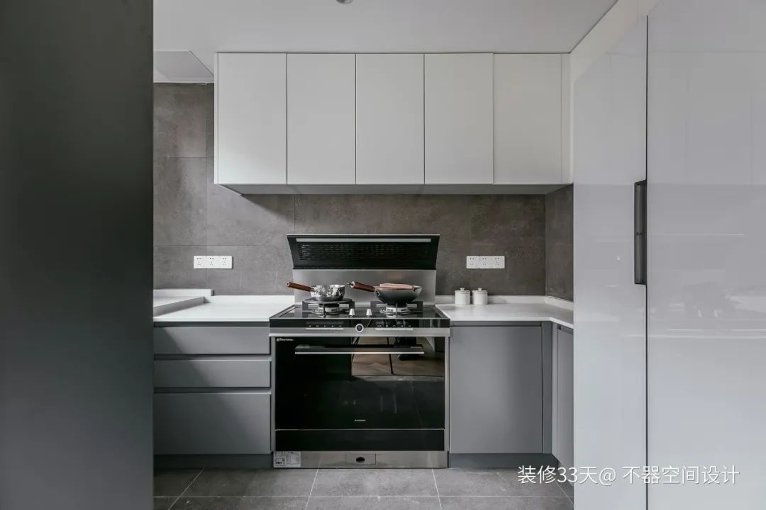 装修设计:实用140平现代简约,三代同堂四室