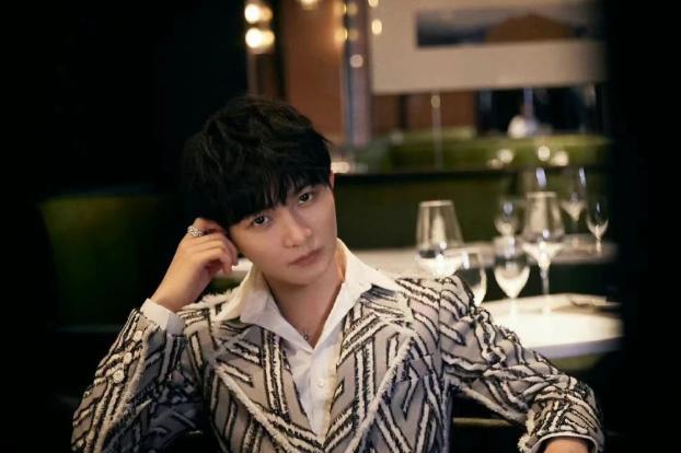 周深|央视2022七夕晚会,周深献唱《如愿》教科书式唱功,彻底征服官媒