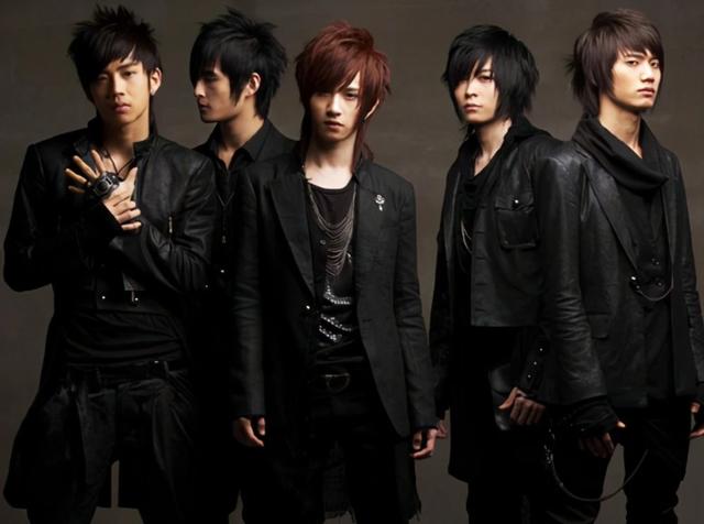 春晚|从爆红到落寞的9个组合，有人街头摆摊，有人因私生活混乱被唾弃