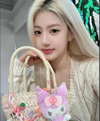 井柏然|久违的王思聪突然又引发了网友的热议还是一如既往地带着辣妹去享用美食。