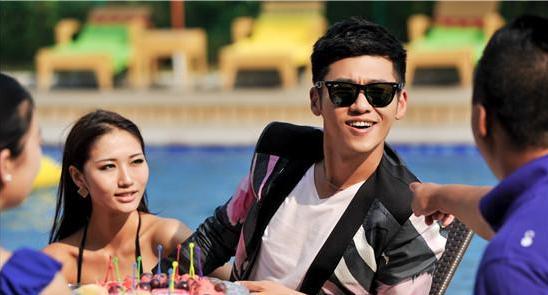 王骁|星二代王骁独闯娱乐圈，做配角15年，今居家照顾伤病母亲？