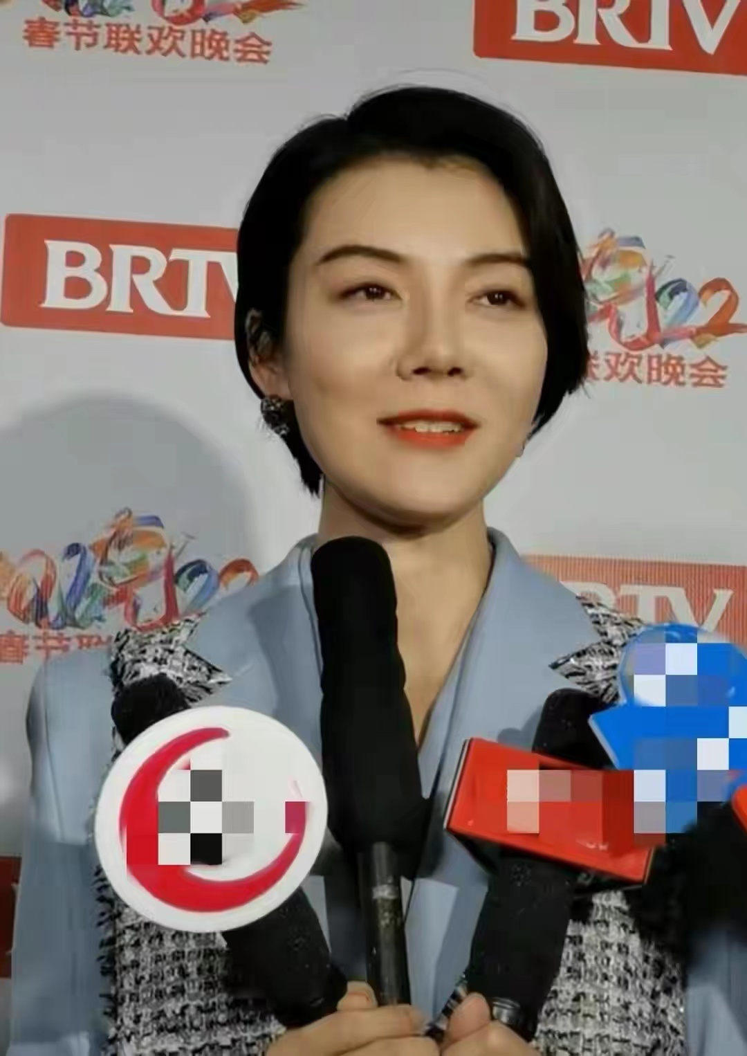 车晓|39岁车晓录制北京春晚！留短发脸下垂越来越太男相， 眉毛画的突兀