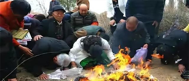 老话:“女婿莫上坟,上坟辱先人”,为何女婿不能上坟,有何道理