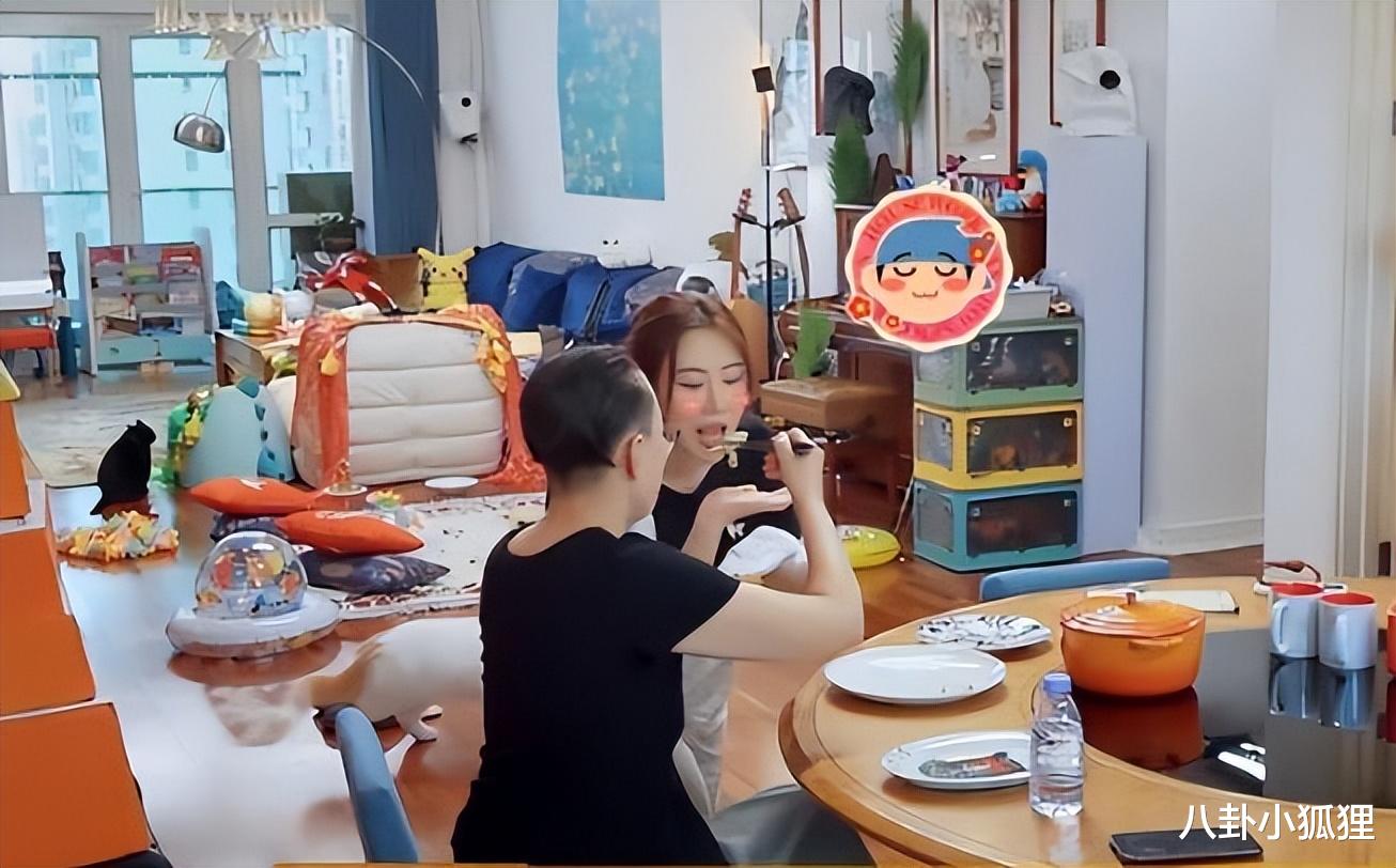 宋丹丹|宋丹丹与老公三亚度假，携4岁孙子坐泳池边聊天，有说有笑好恩爱